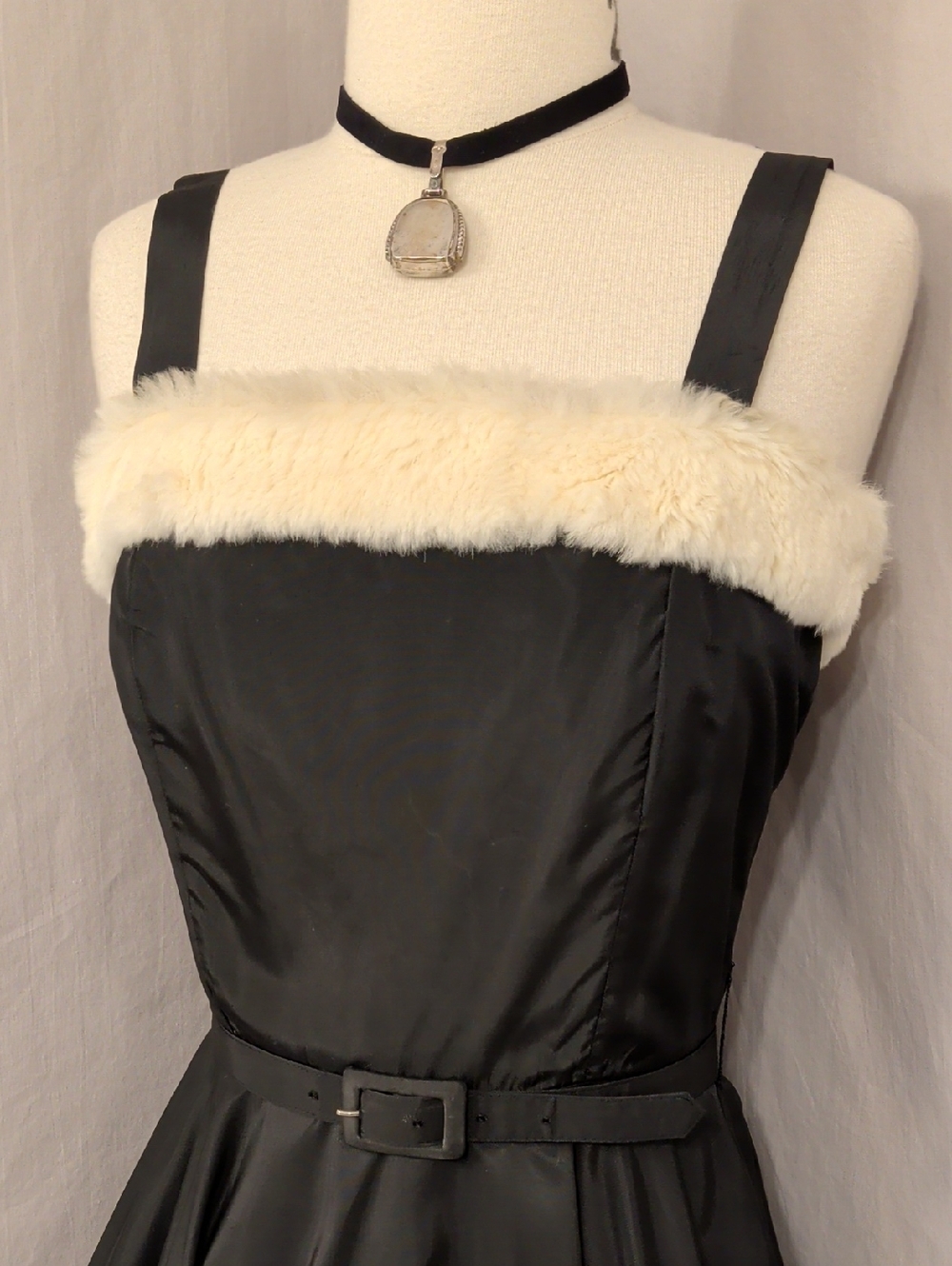 Vintage 50s Party Dress Fit & Flare Black Taffeta w/ Cream Fur Trim Fit XS 0 - Picture 2 of 10